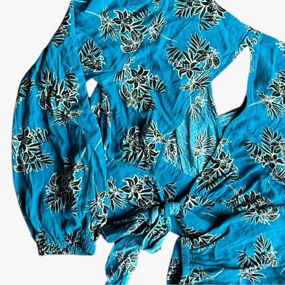 58) 18 x 18 Express Hippie Boho Blue Floral Blouse Small Petite SP - Picture 4 of 11